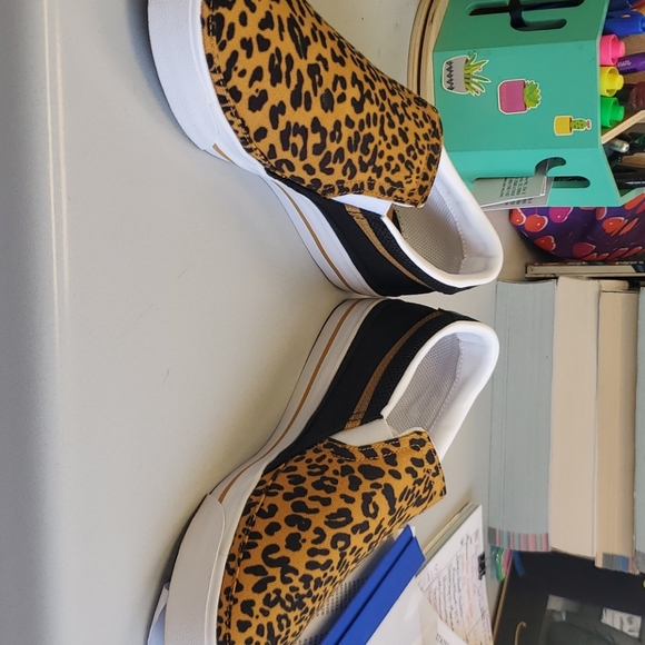 New in Box Women's Nike Court Legacy Slip-Ons - Picture 4 of 4